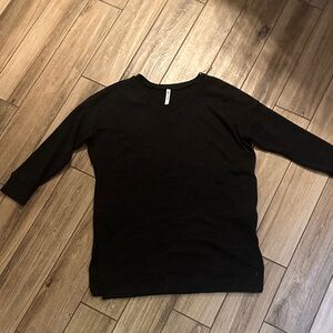 Zenana Outfitters Women’s  Black V-Neck Tunic Sweater